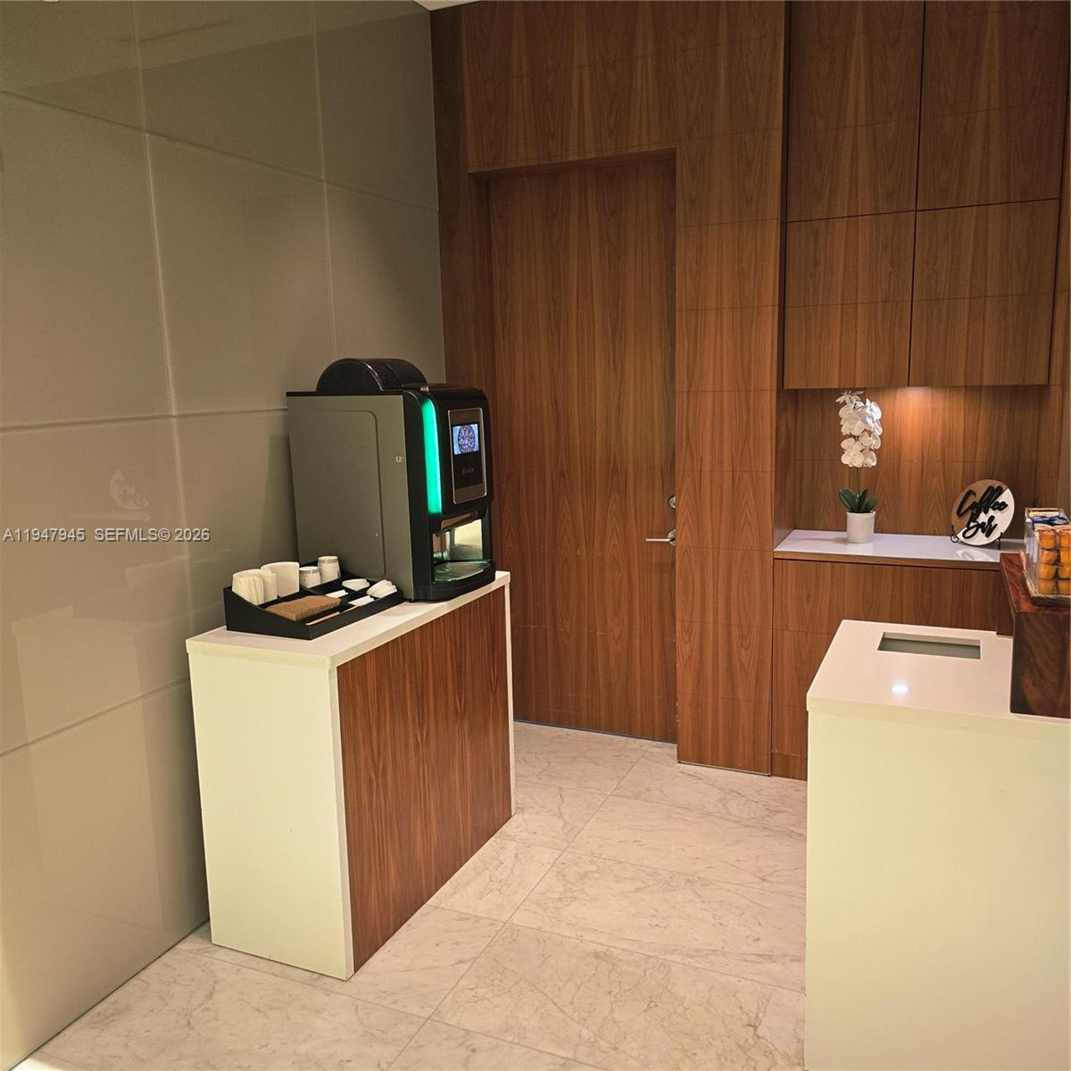 68 SE 6th St #2110 Miami, FL 33131