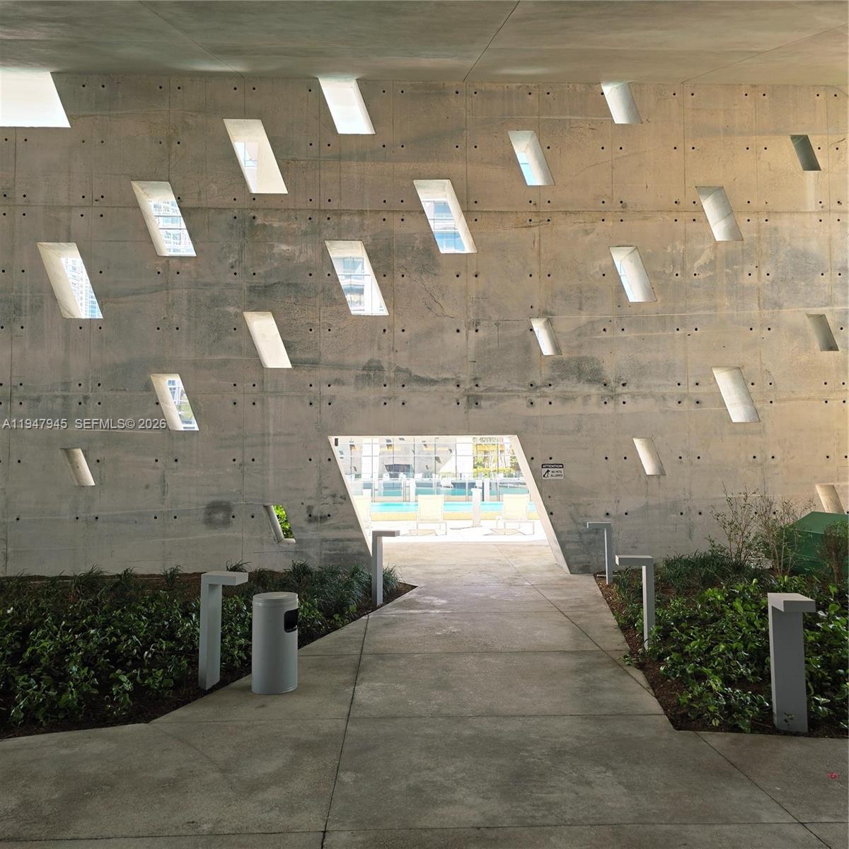 68 SE 6th St #2110 Miami, FL 33131