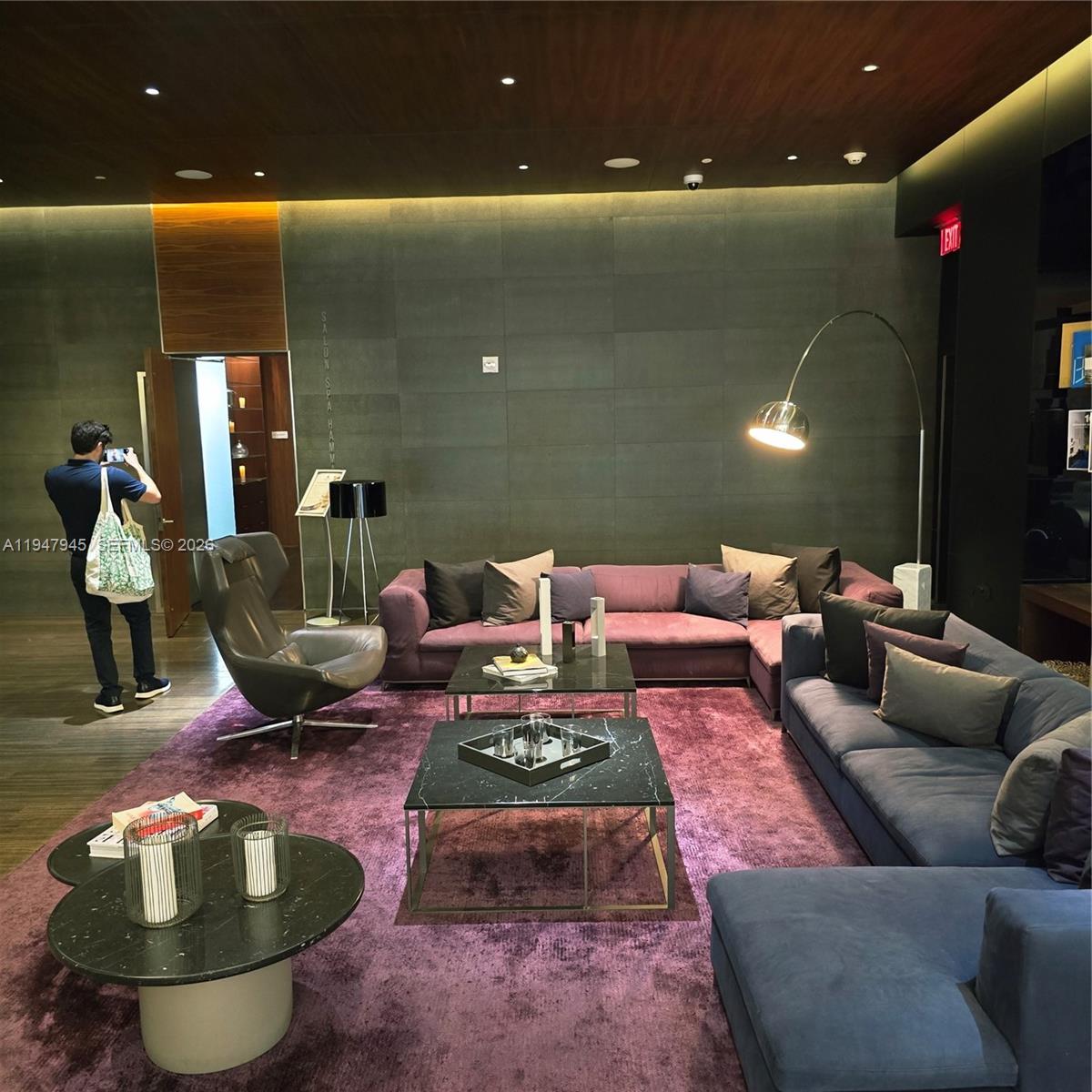 68 SE 6th St #2110 Miami, FL 33131