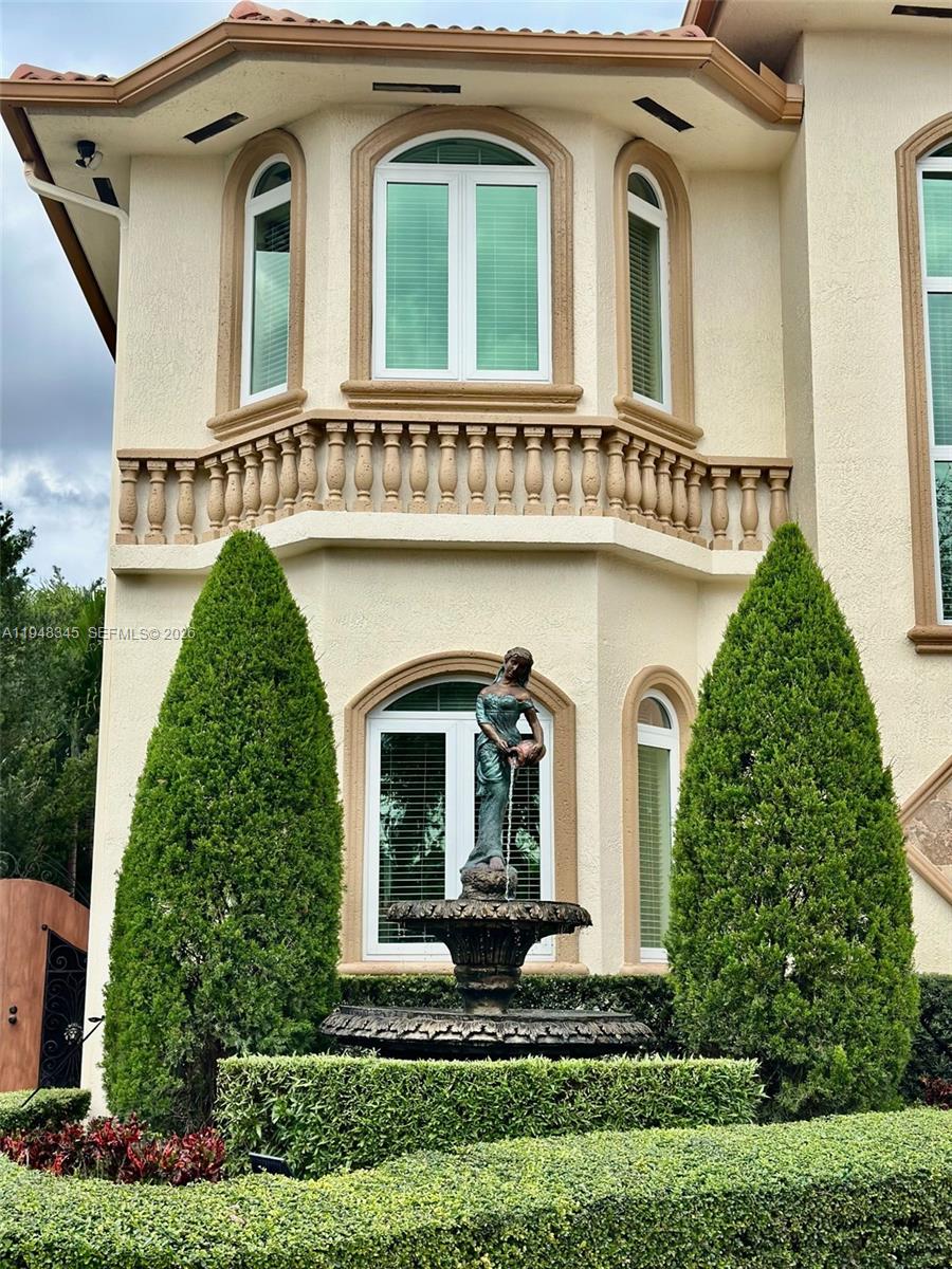 7851 NW 166th Ter Miami Lakes, FL 33016