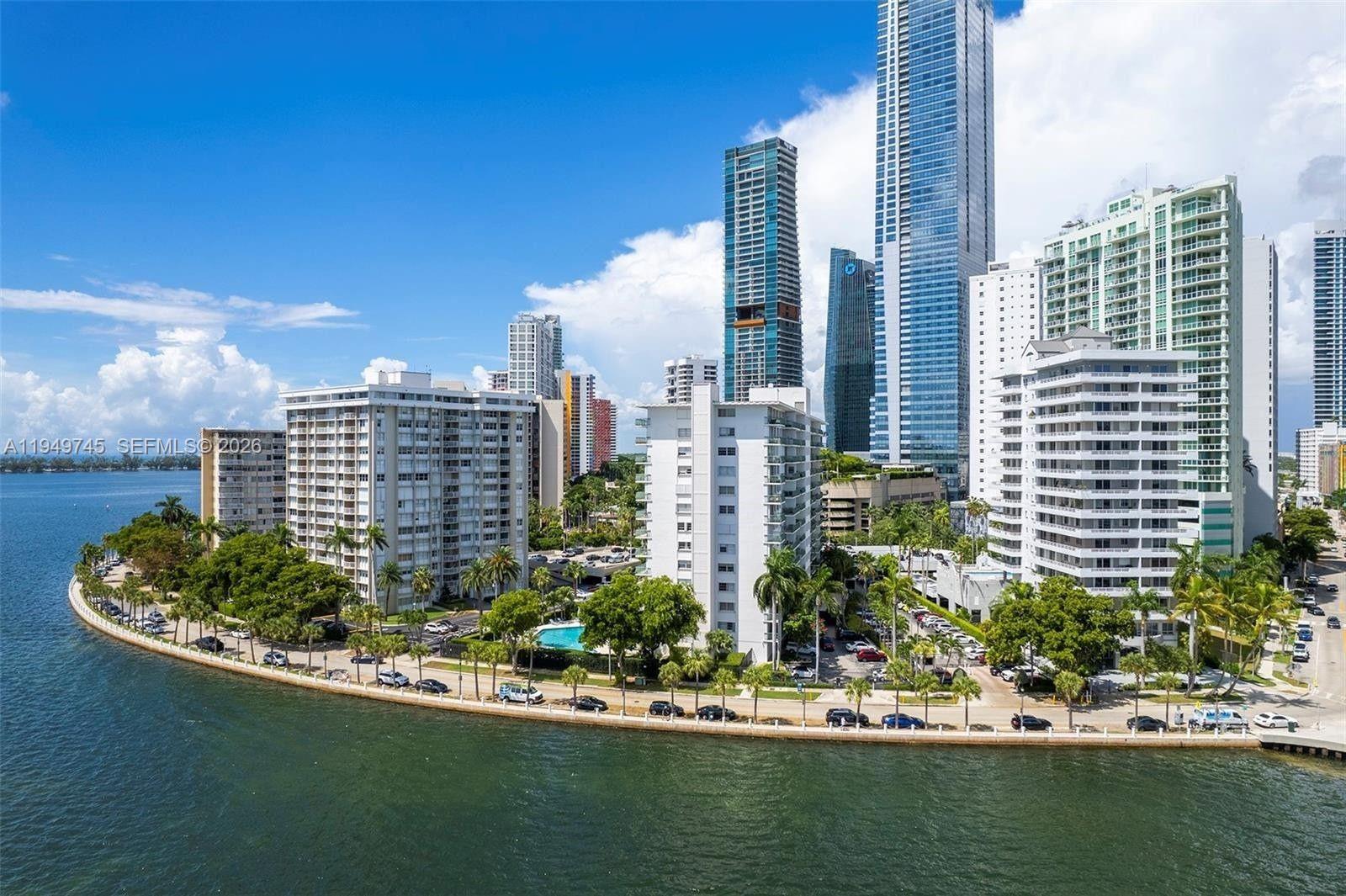 1408 Brickell Bay Dr #807 Miami, FL 33131