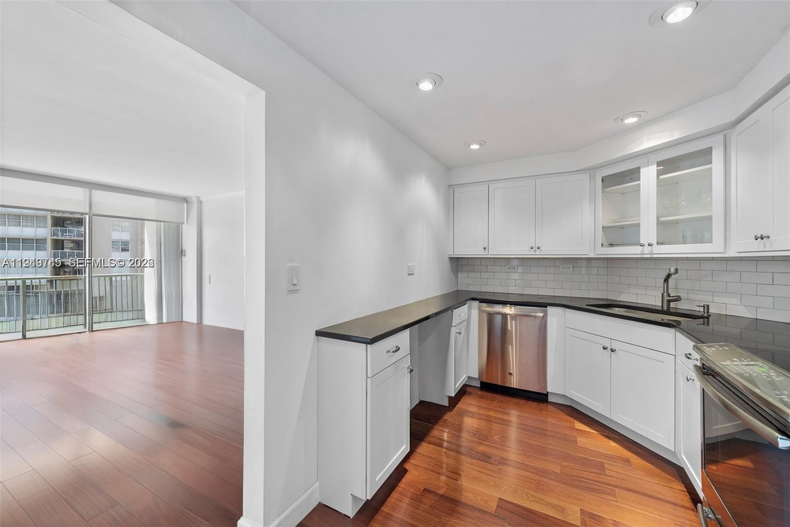 1408 Brickell Bay Dr #807 Miami, FL 33131