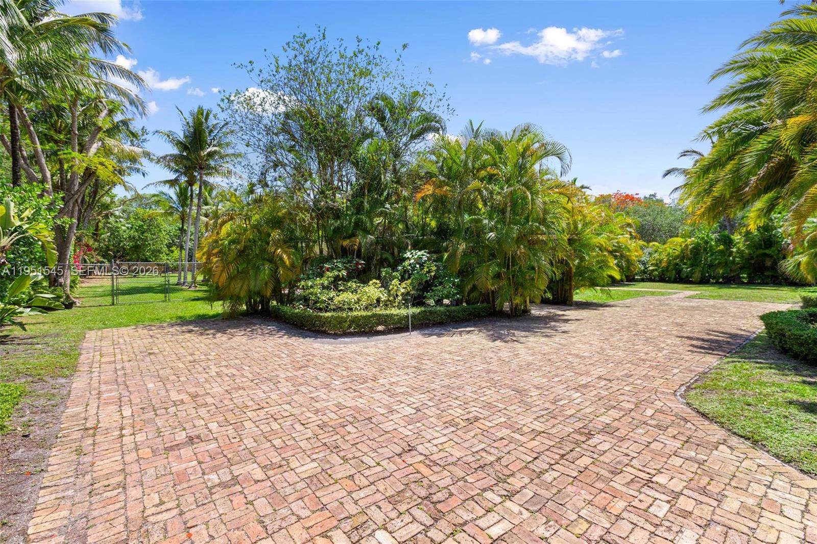 8030 SW 120th St Pinecrest, FL 33156