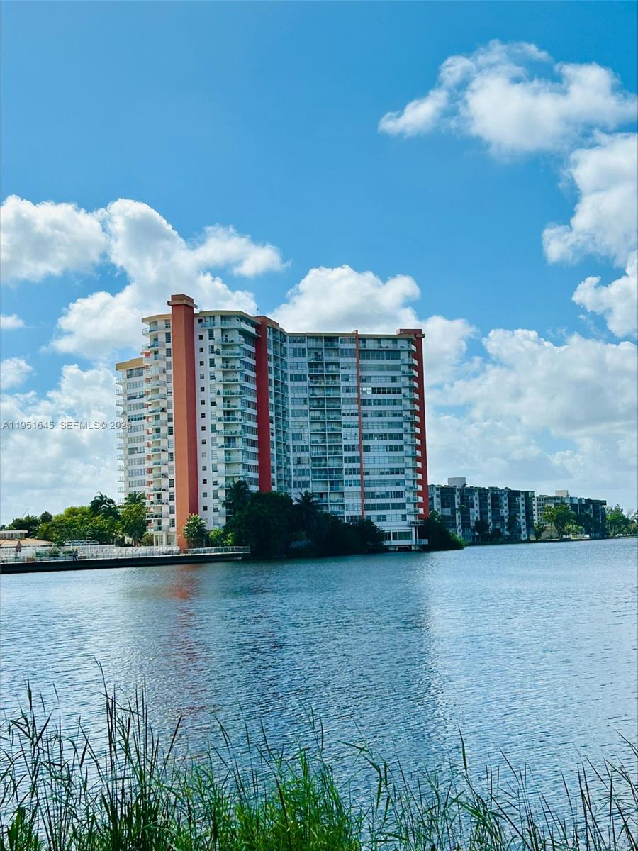 1301 NE Miami Gdns Dr #1406W Miami, FL 33179