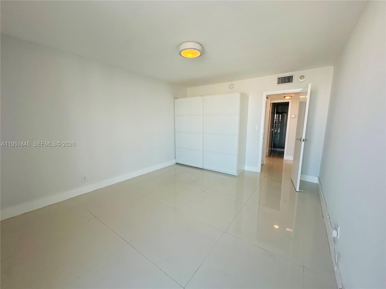 100 Bayview Dr #1528 Sunny Isles Beach, FL 33160