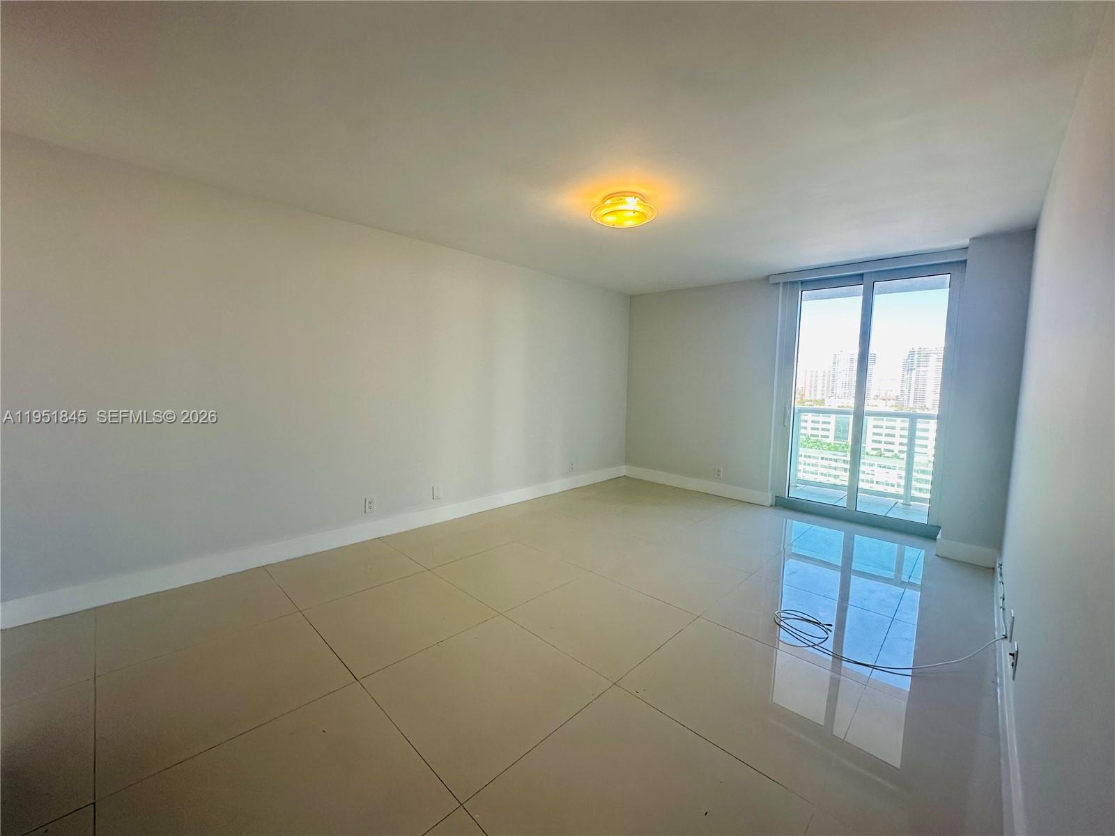 100 Bayview Dr #1528 Sunny Isles Beach, FL 33160