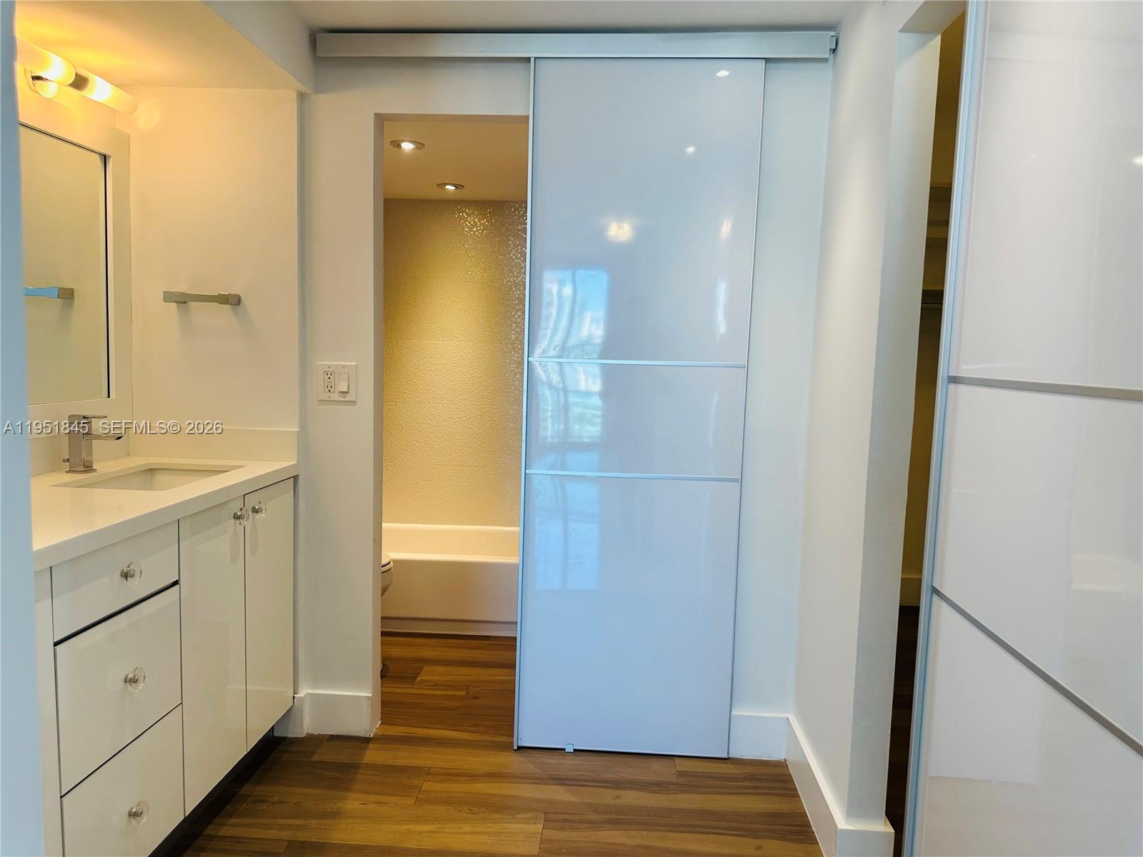 100 Bayview Dr #1528 Sunny Isles Beach, FL 33160