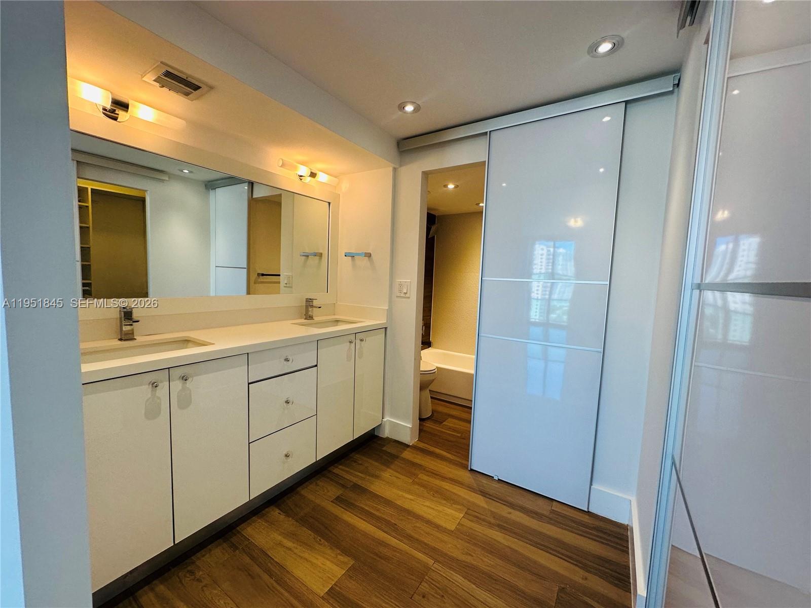 100 Bayview Dr #1528 Sunny Isles Beach, FL 33160