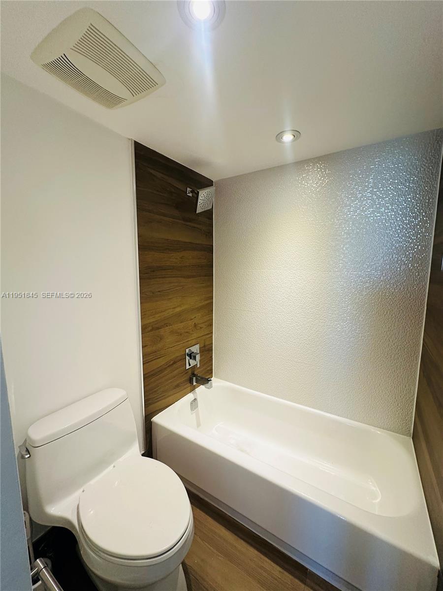 100 Bayview Dr #1528 Sunny Isles Beach, FL 33160