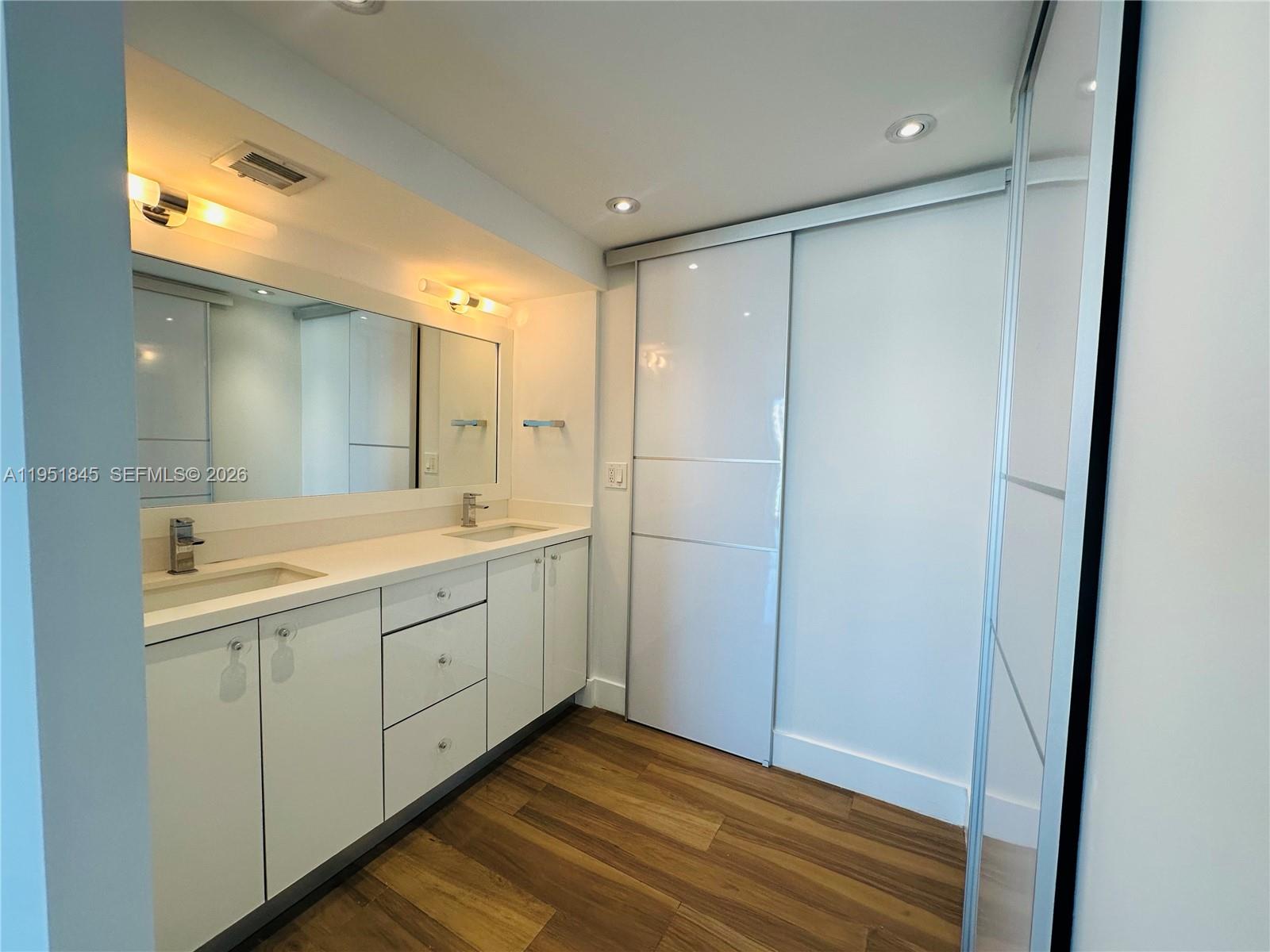 100 Bayview Dr #1528 Sunny Isles Beach, FL 33160