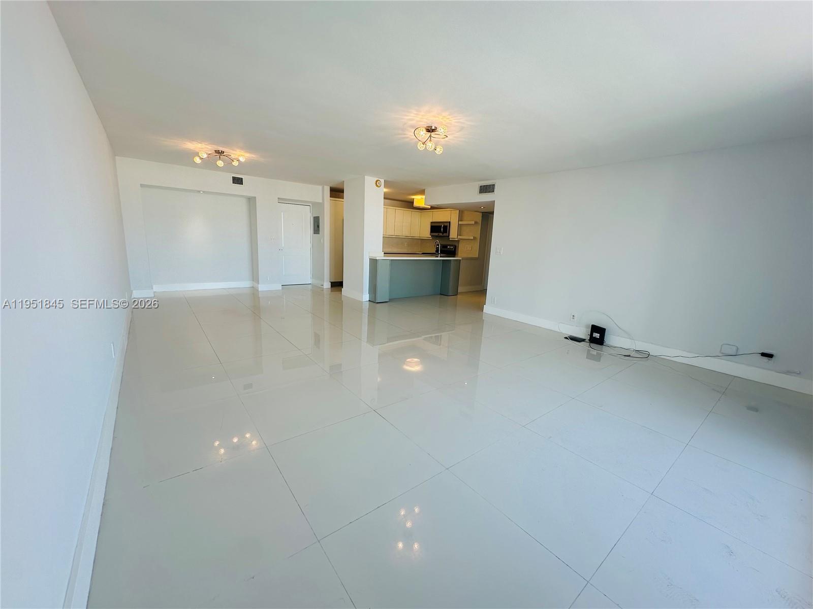 100 Bayview Dr #1528 Sunny Isles Beach, FL 33160