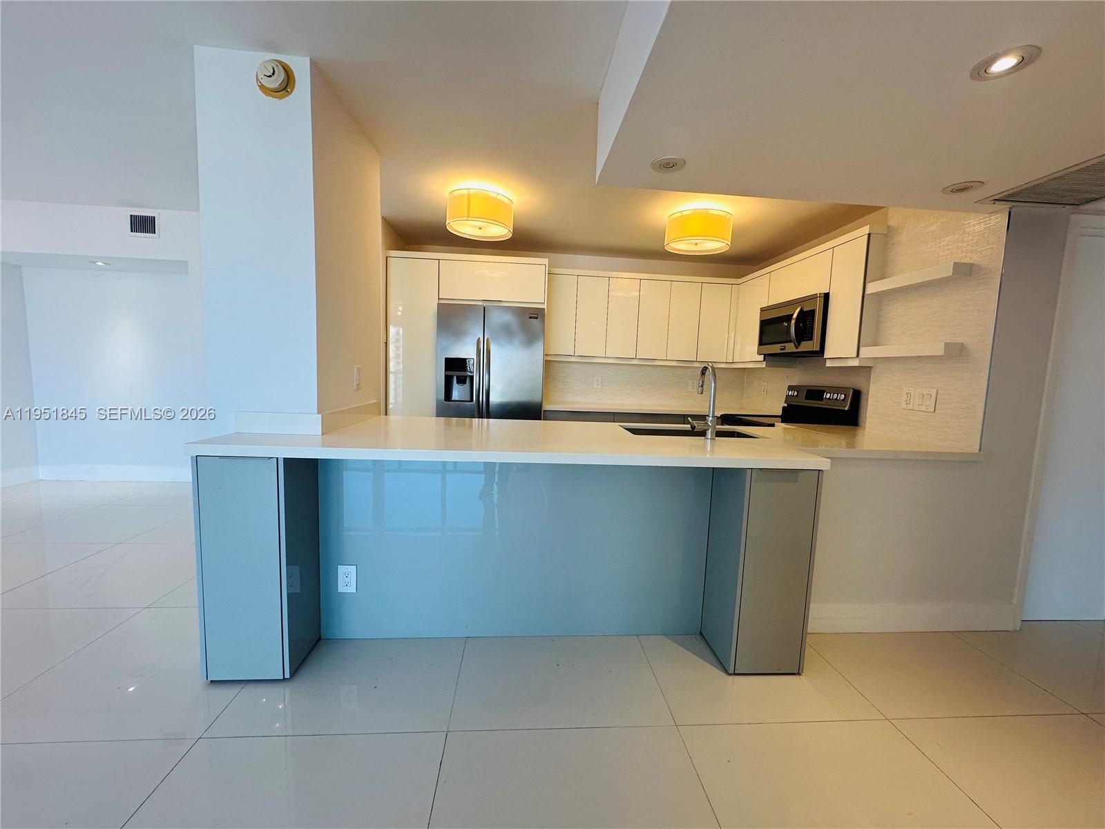 100 Bayview Dr #1528 Sunny Isles Beach, FL 33160