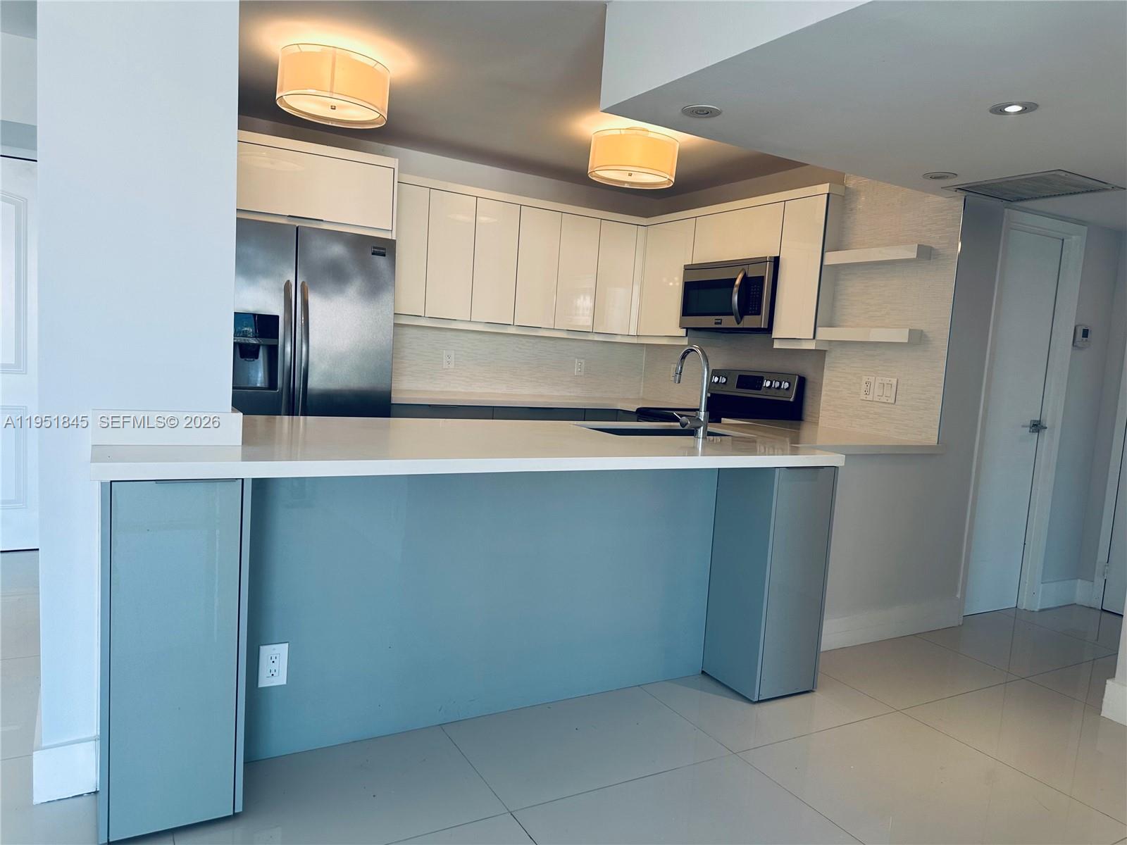 100 Bayview Dr #1528 Sunny Isles Beach, FL 33160