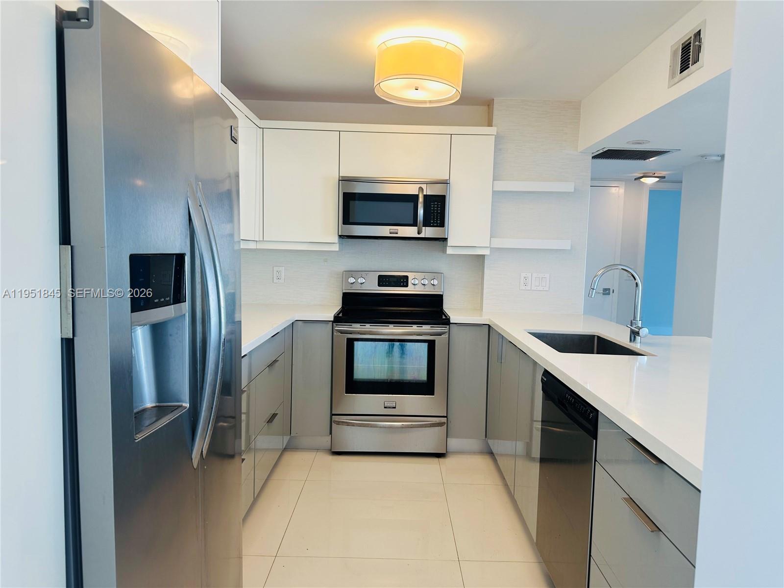 100 Bayview Dr #1528 Sunny Isles Beach, FL 33160