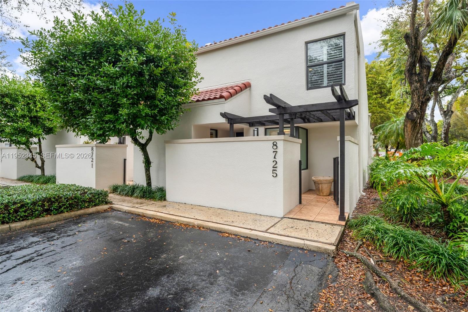 8725 SW 81st Ct Miami, FL 33143