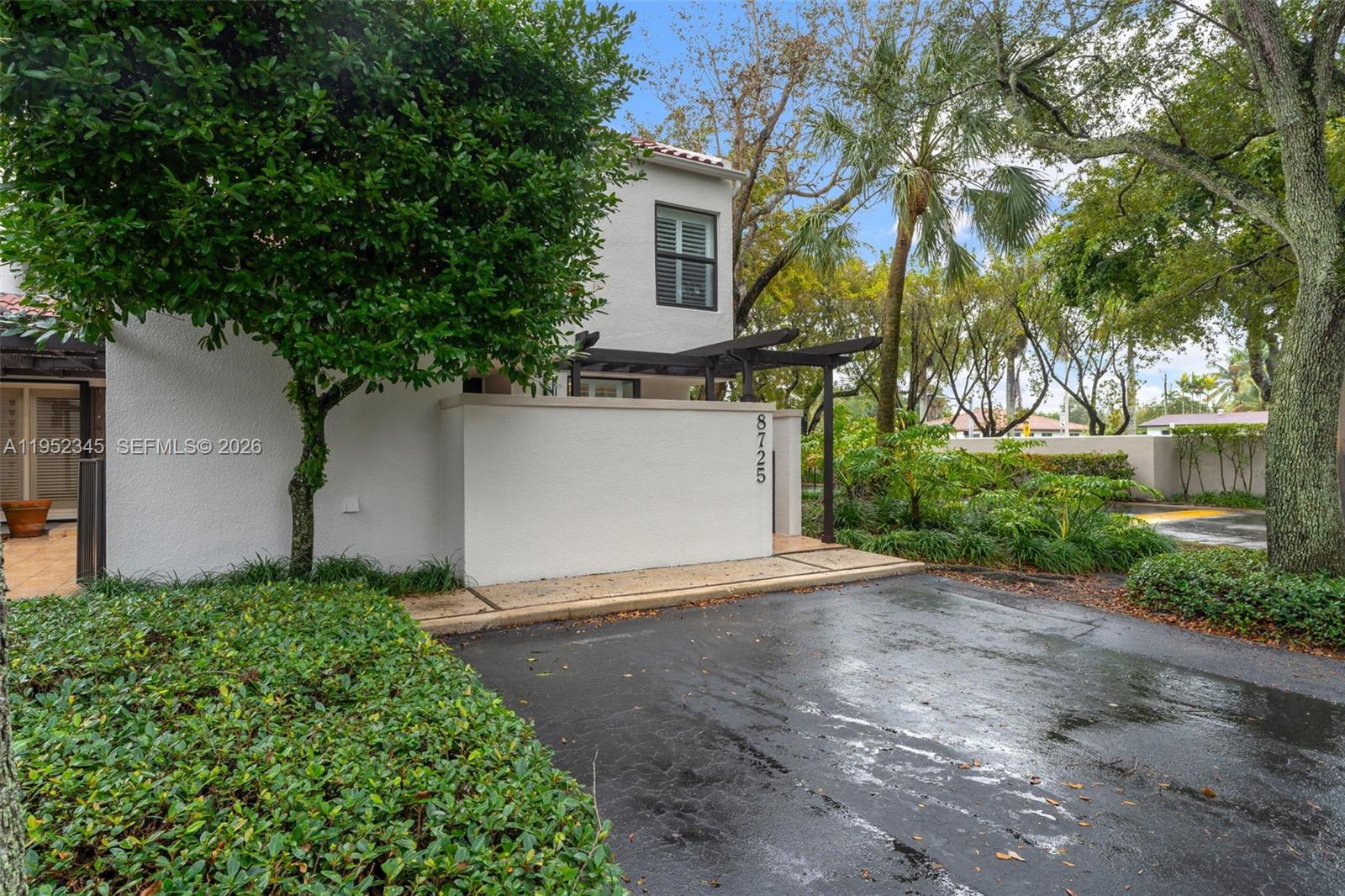 8725 SW 81st Ct Miami, FL 33143