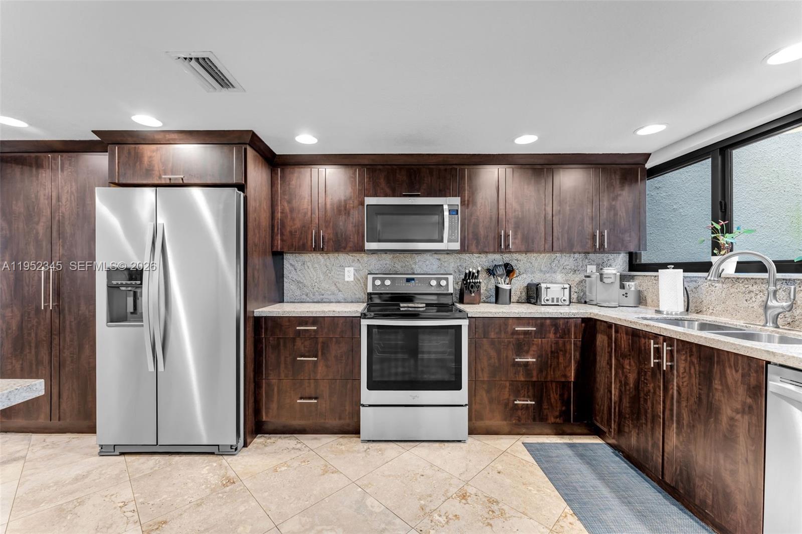 8725 SW 81st Ct Miami, FL 33143