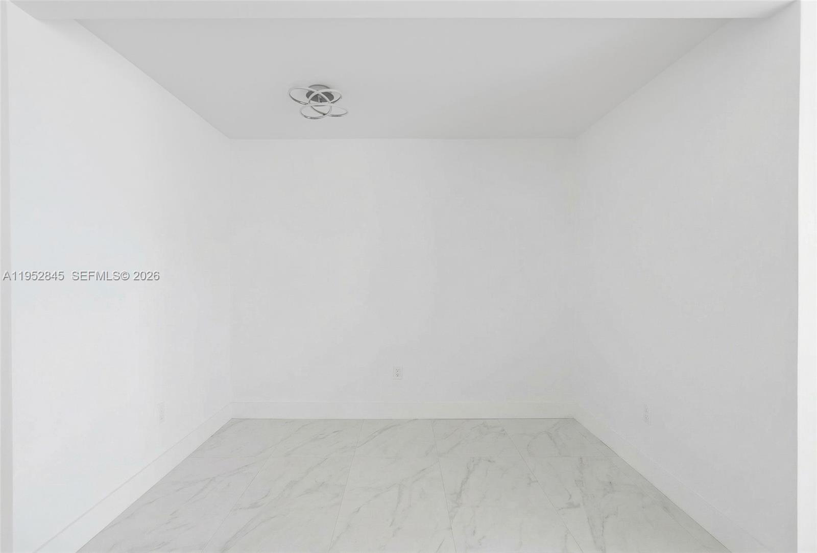 5005 Collins Ave #415 Miami Beach, FL 33140