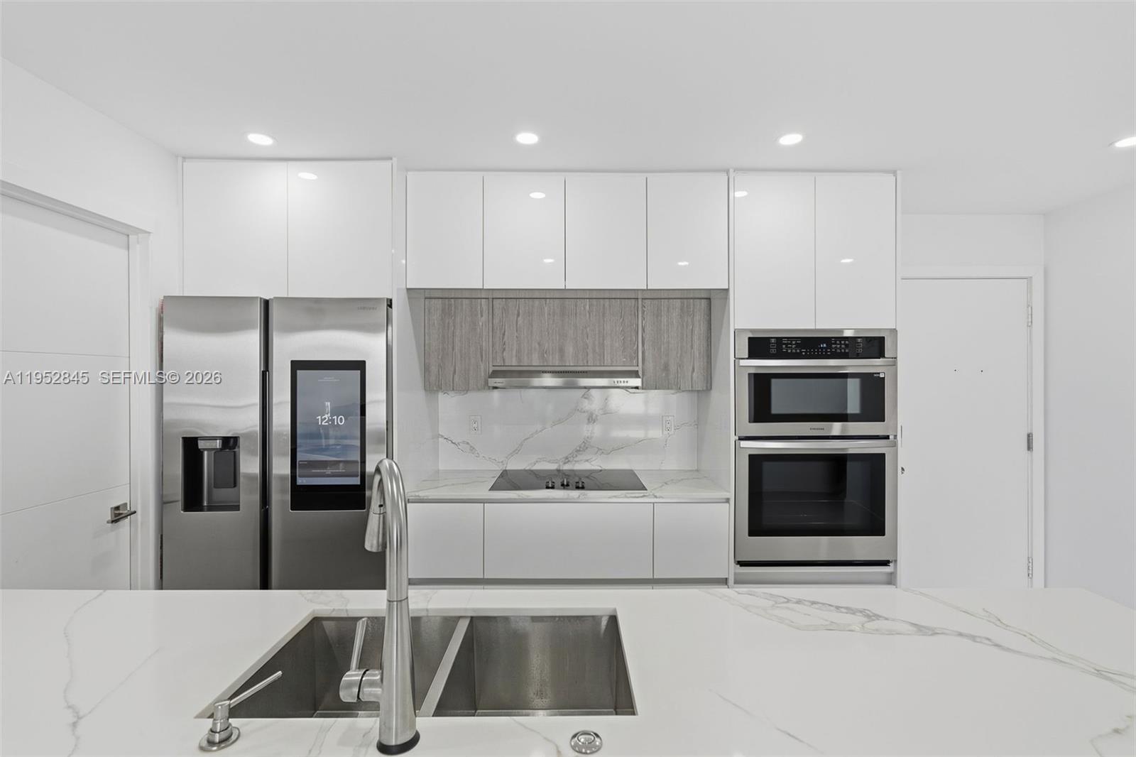 5005 Collins Ave #415 Miami Beach, FL 33140