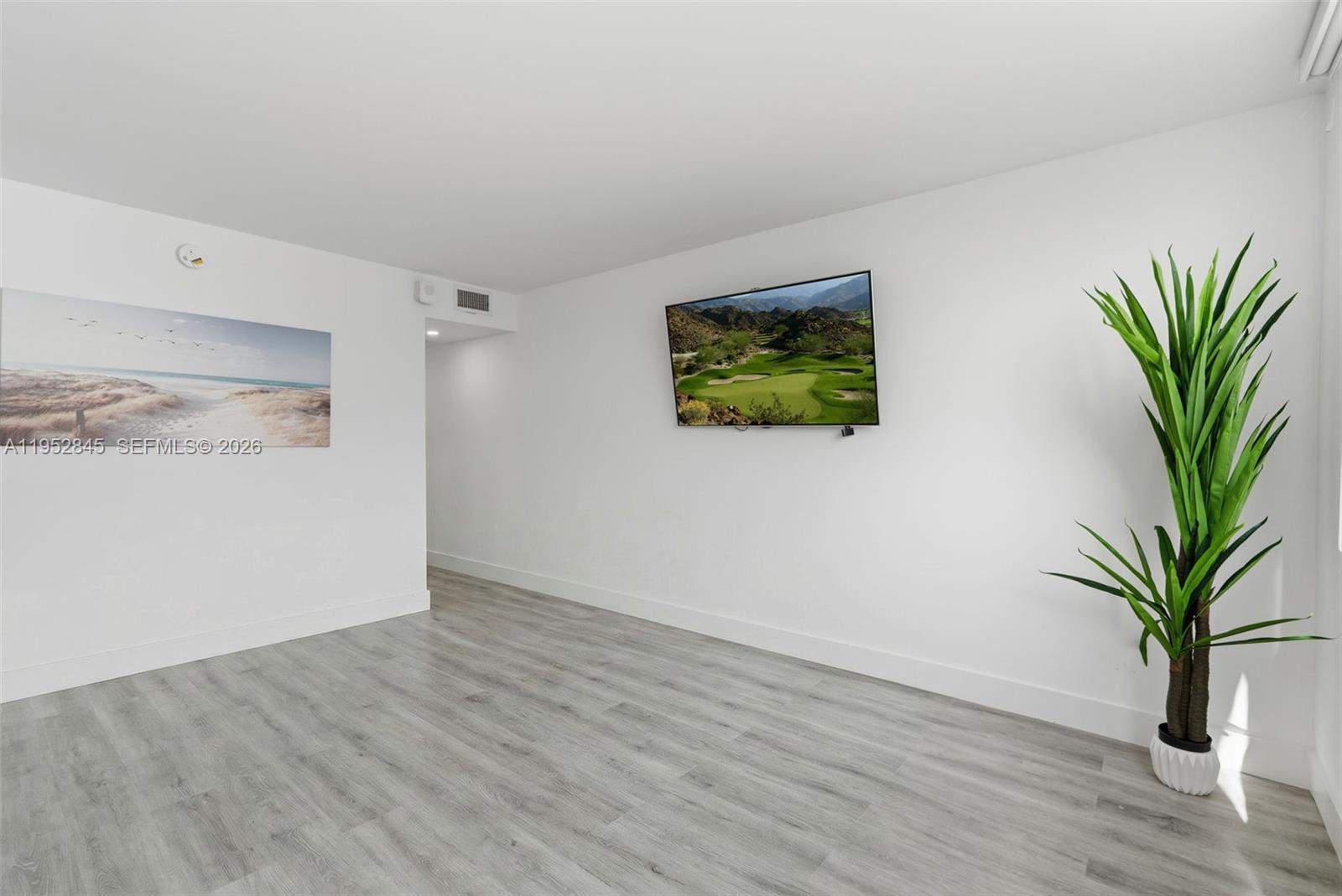 5005 Collins Ave #415 Miami Beach, FL 33140