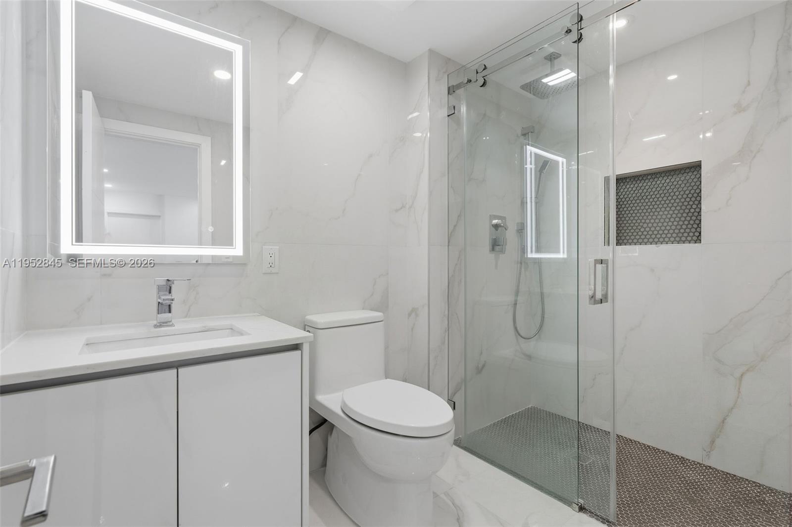 5005 Collins Ave #415 Miami Beach, FL 33140