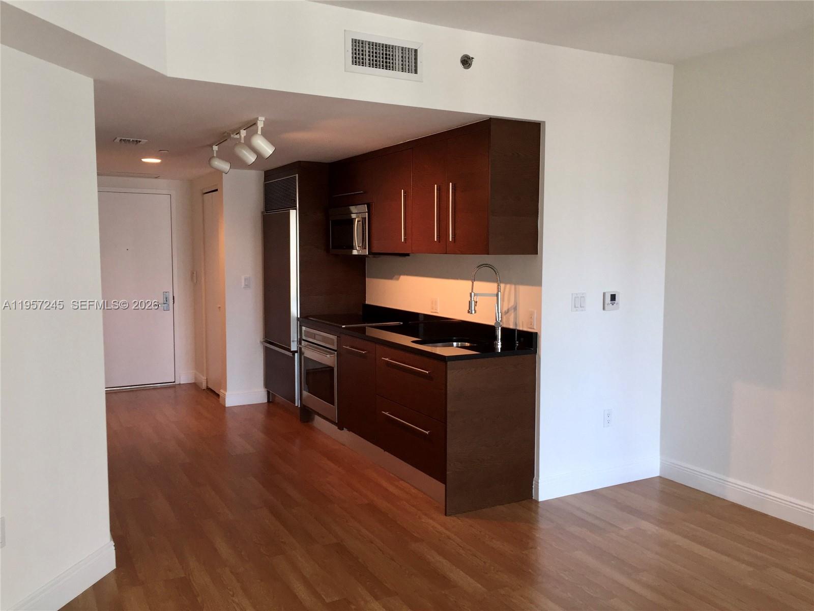 475 Brickell Ave #2508 Miami, FL 33131