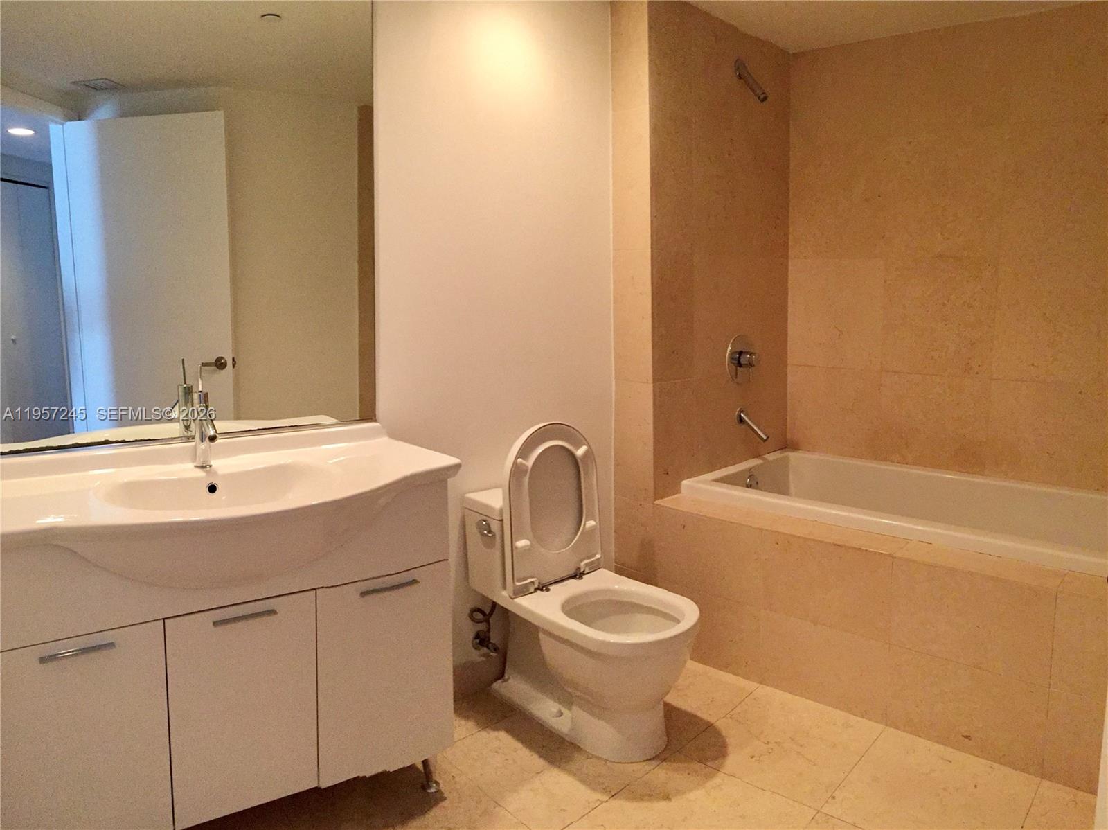 475 Brickell Ave #2508 Miami, FL 33131