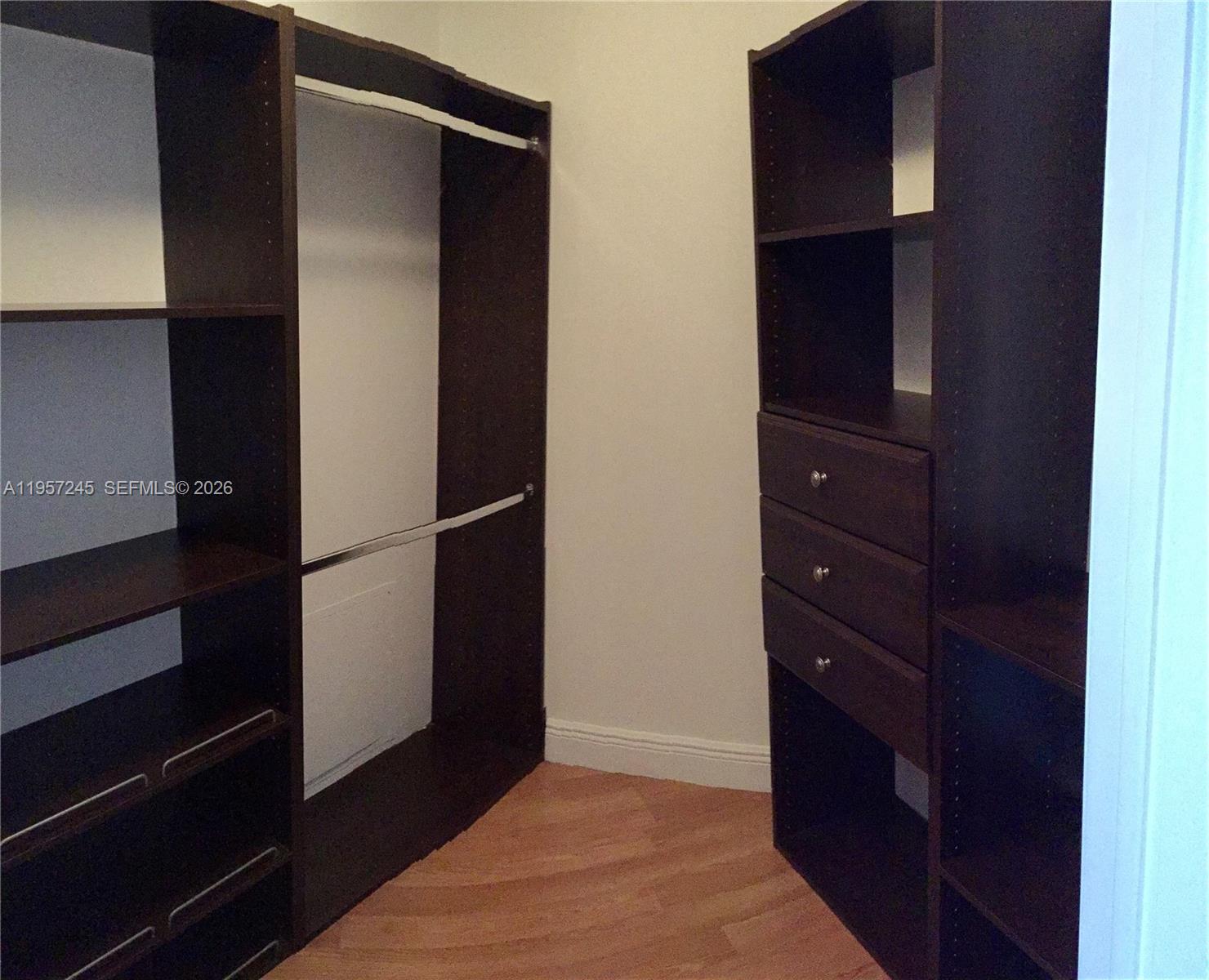 475 Brickell Ave #2508 Miami, FL 33131