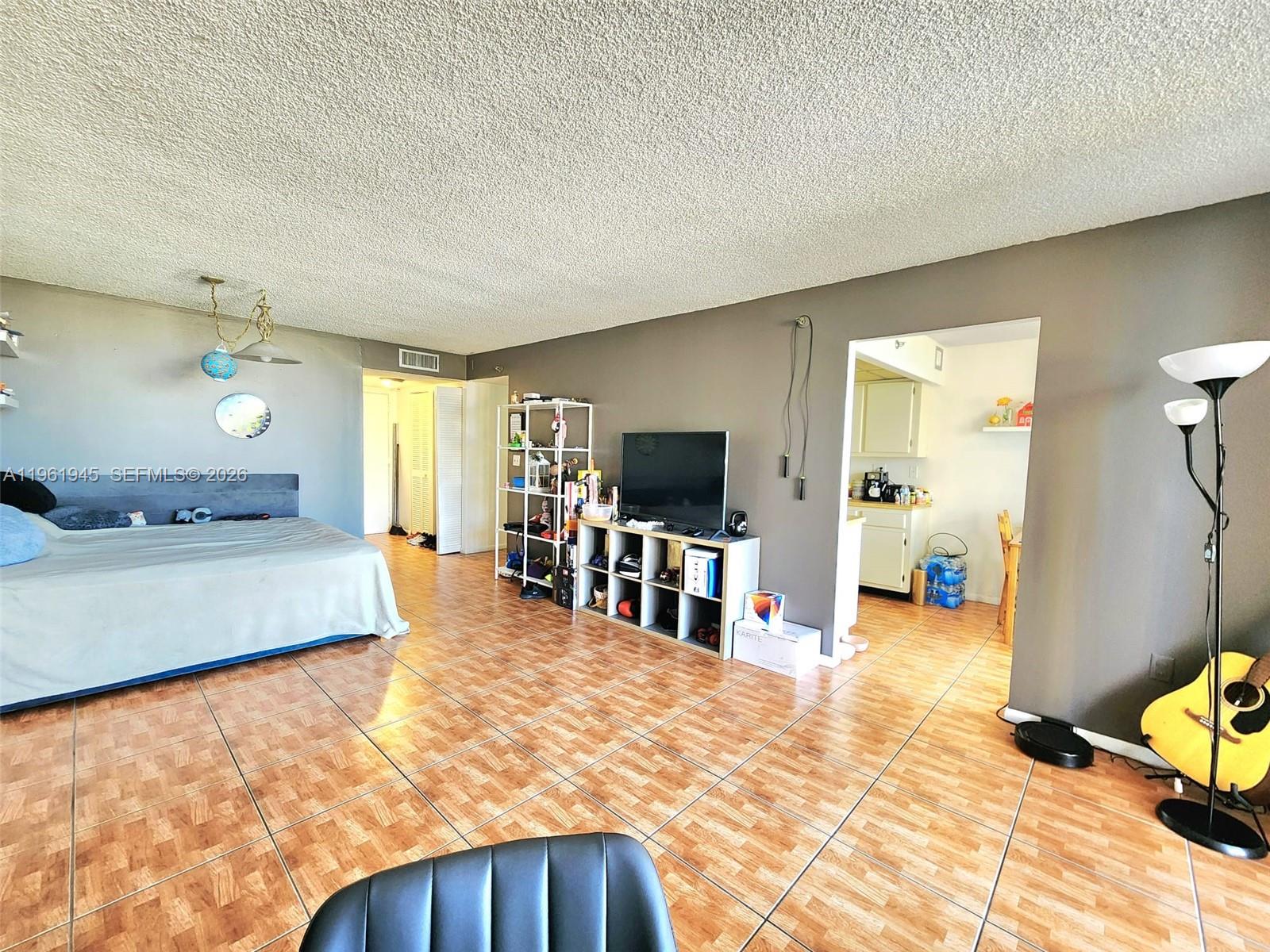 image Winston Towers 60010