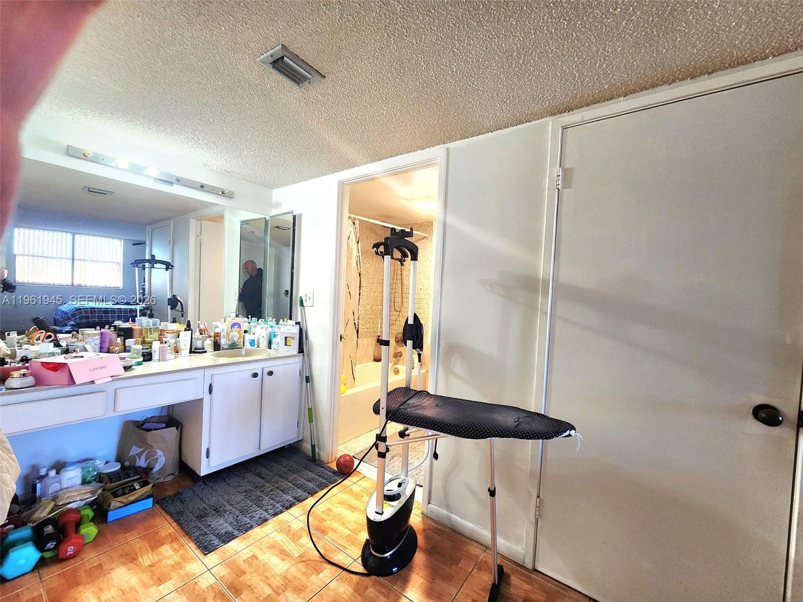 image Winston Towers 60019