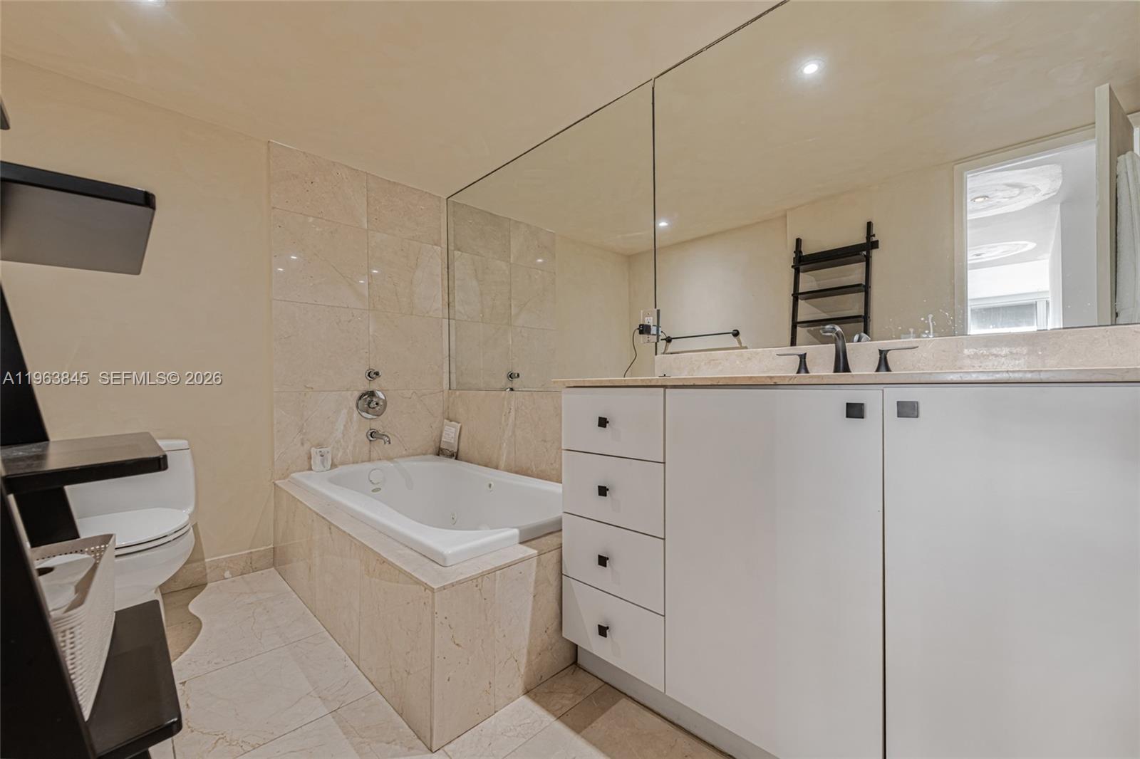 image Charter Club14