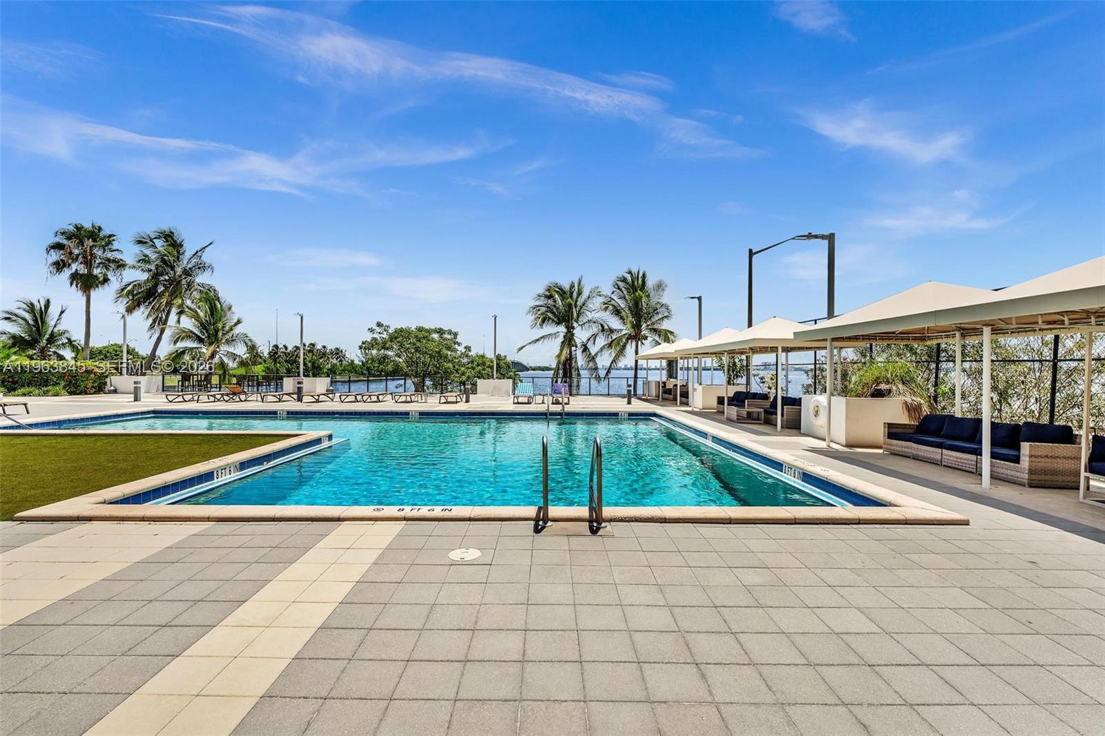 image Charter Club38