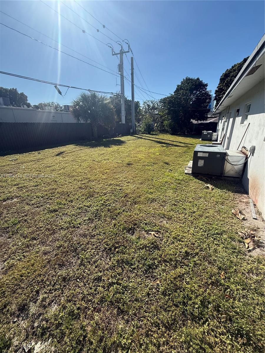 310 NE 38th St Deerfield Beach, FL 33064