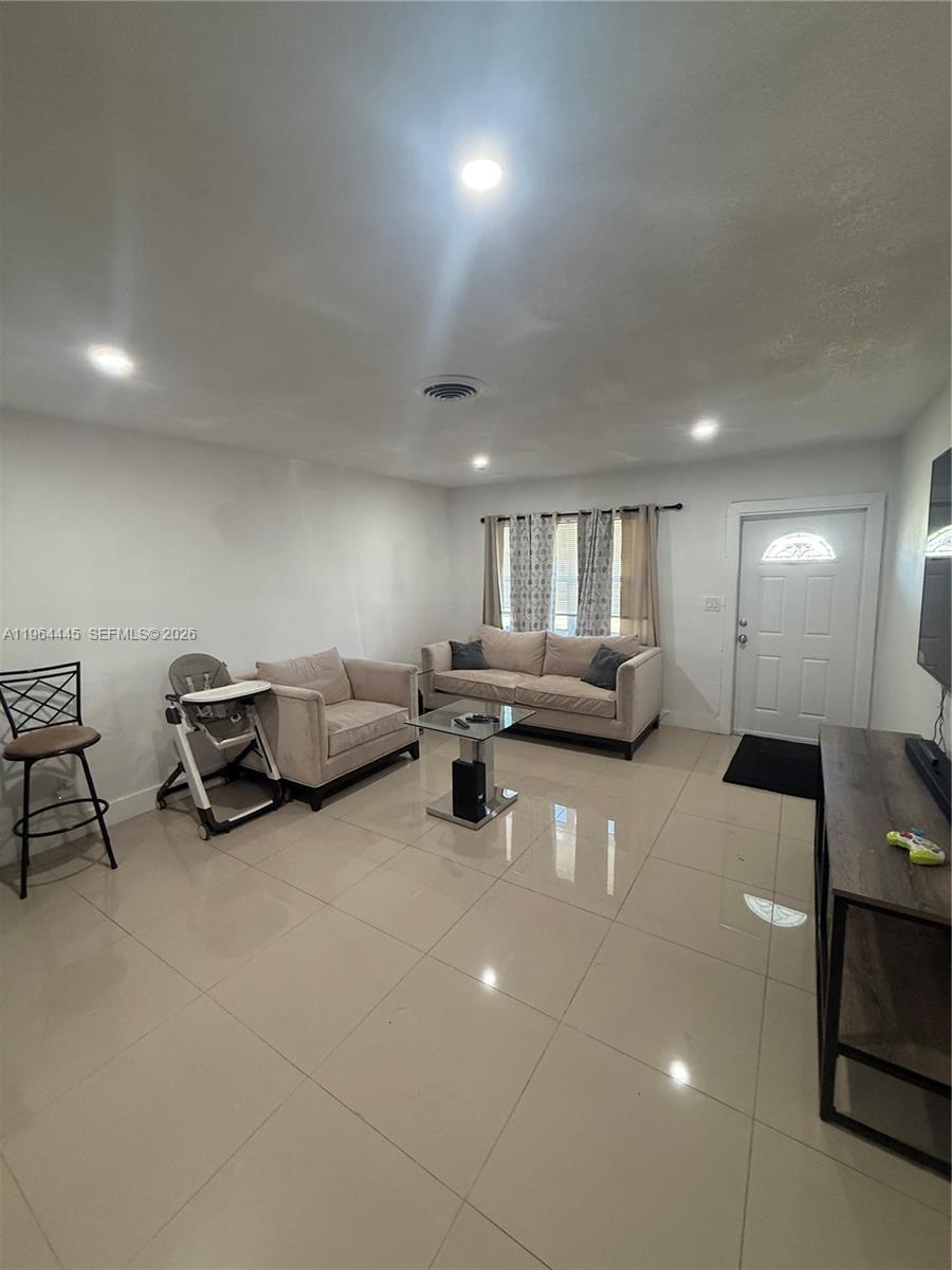 310 NE 38th St Deerfield Beach, FL 33064