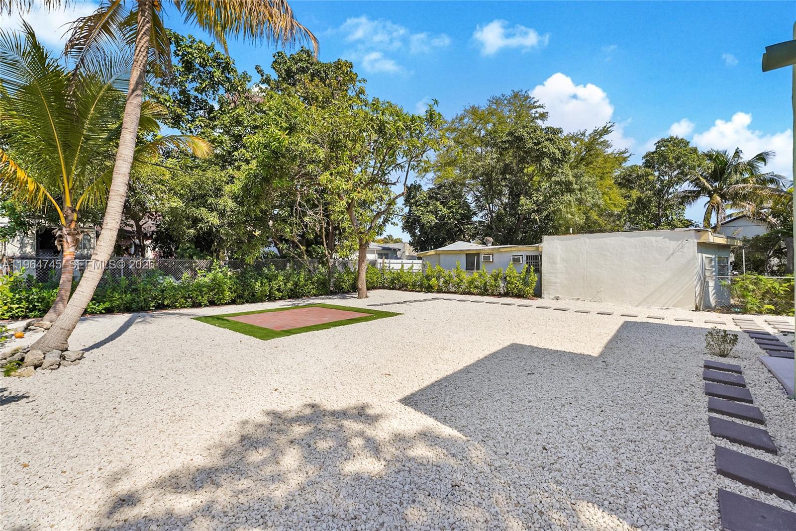 1139 NW 37th St Miami, FL 33127