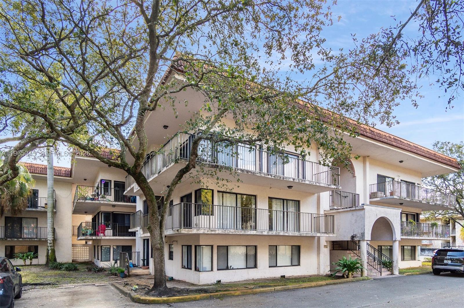 4705 SW 62nd Ave #204