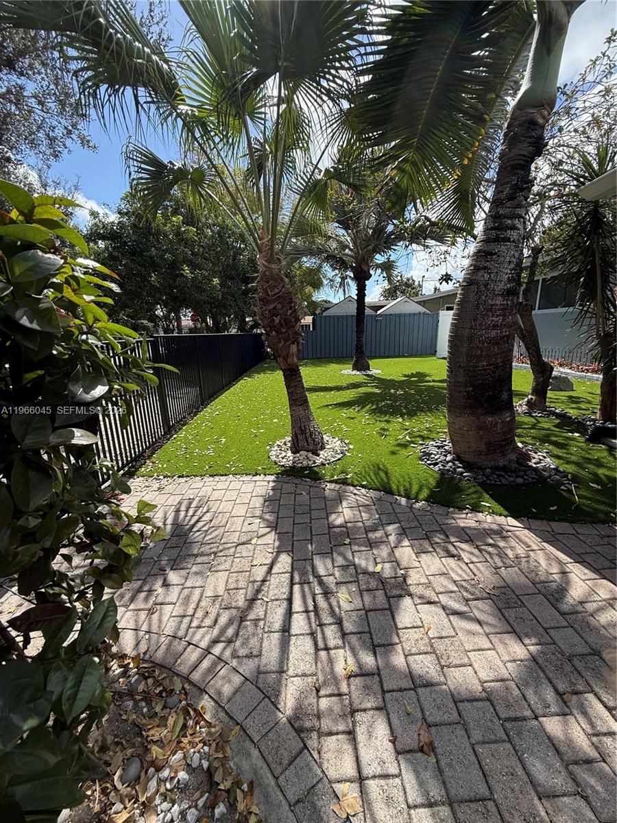 561 SE 3rd Ter Pompano Beach, FL 33060