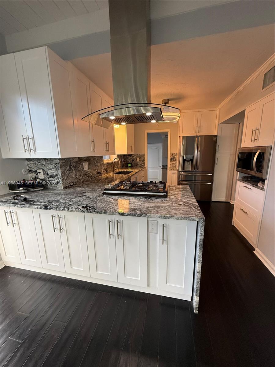 561 SE 3rd Ter Pompano Beach, FL 33060