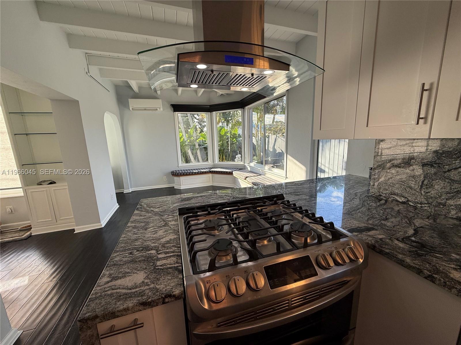 561 SE 3rd Ter Pompano Beach, FL 33060