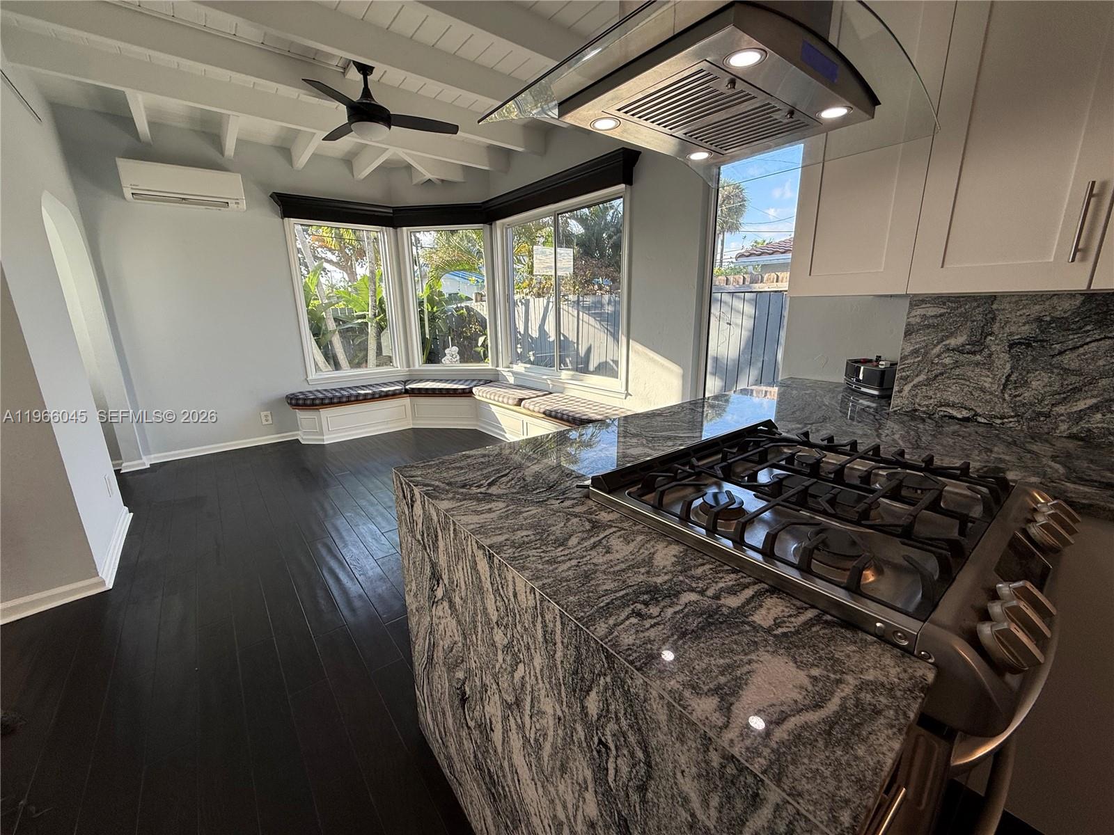 561 SE 3rd Ter Pompano Beach, FL 33060