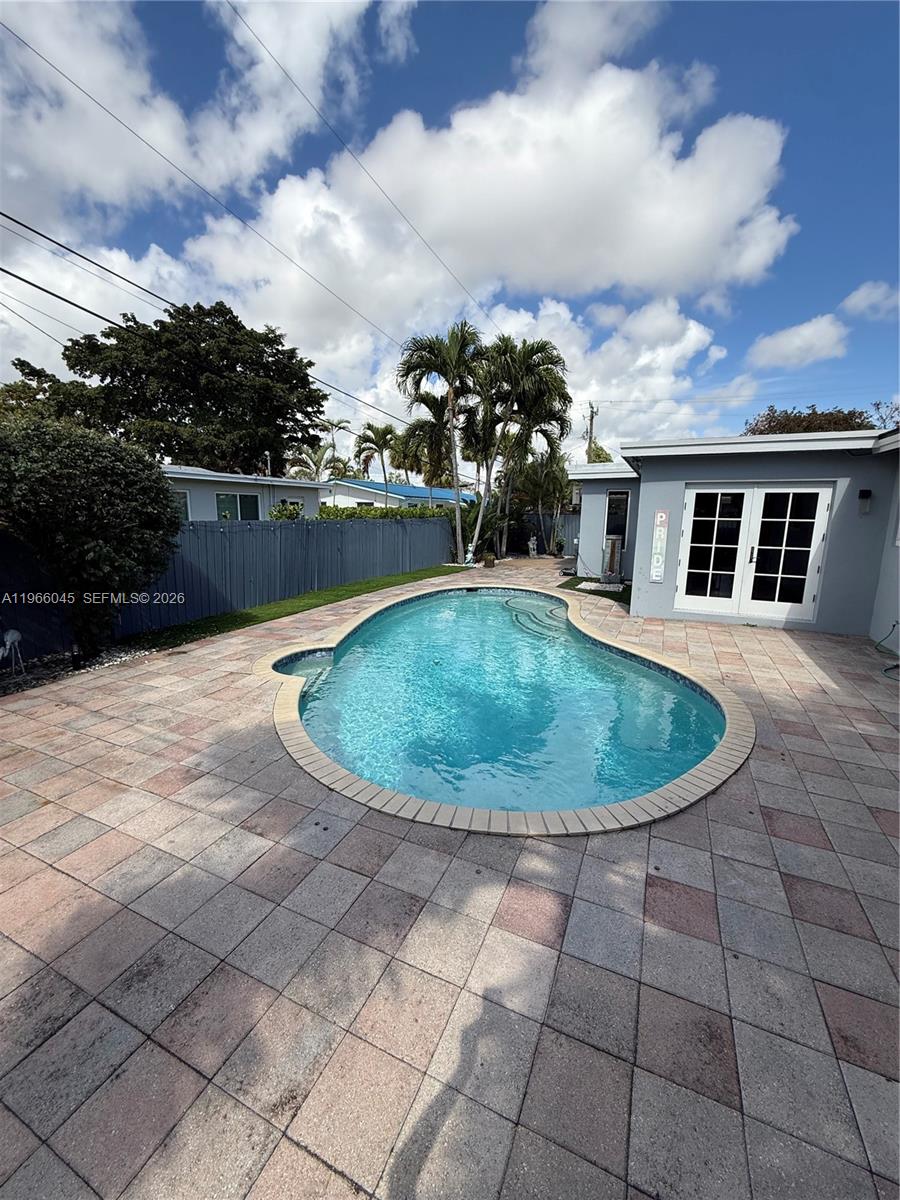 561 SE 3rd Ter Pompano Beach, FL 33060