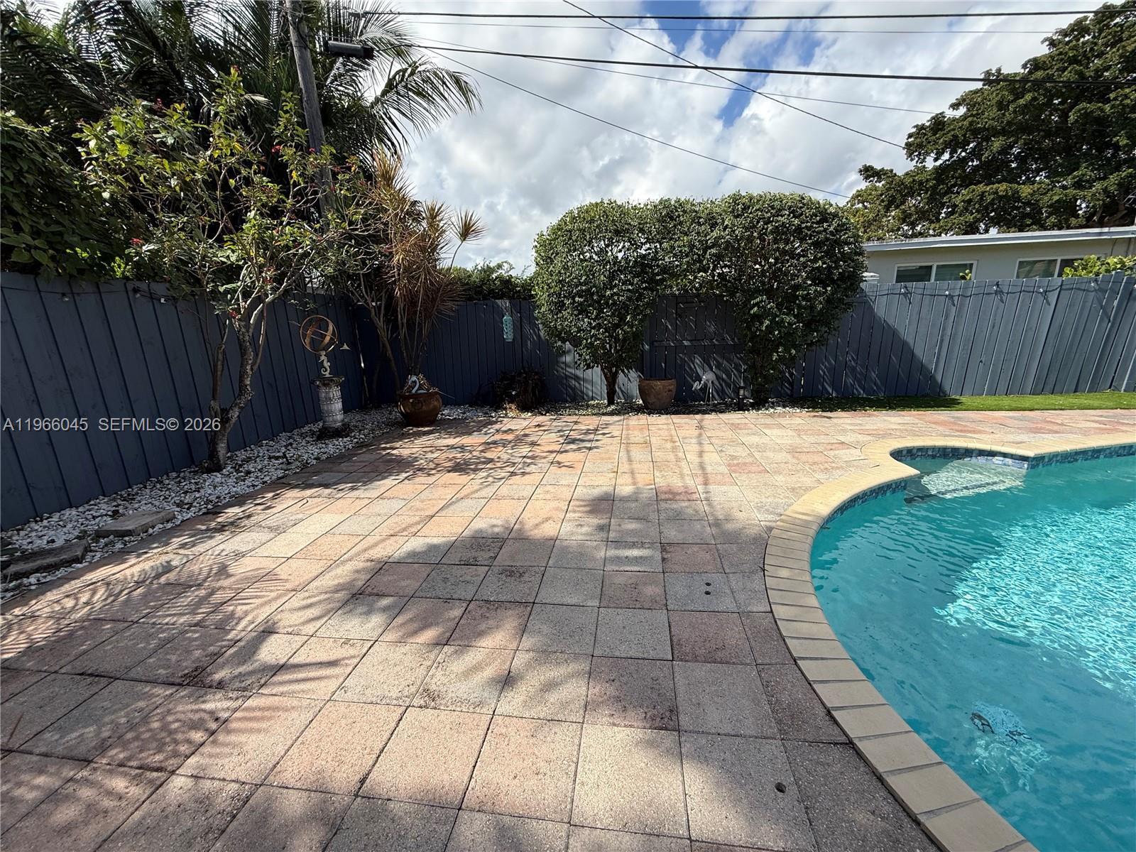 561 SE 3rd Ter Pompano Beach, FL 33060