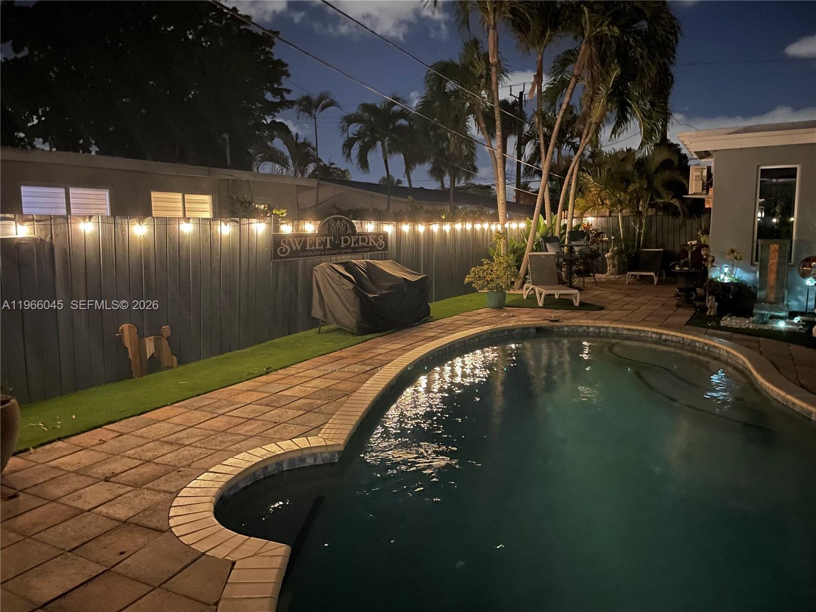 561 SE 3rd Ter Pompano Beach, FL 33060