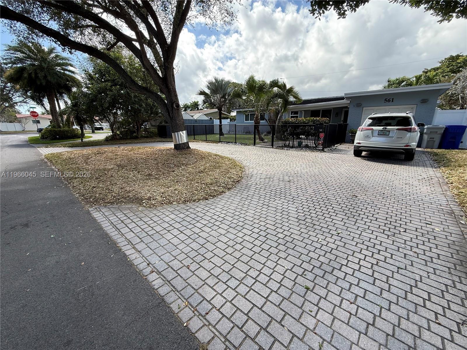 561 SE 3rd Ter Pompano Beach, FL 33060