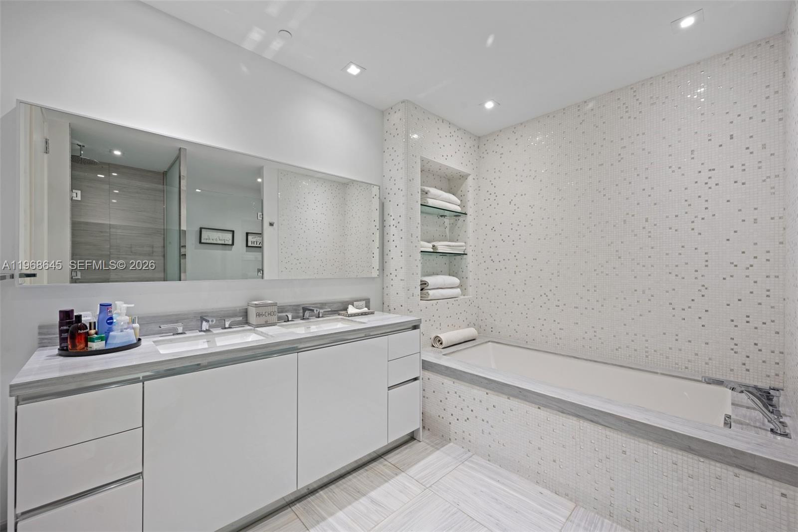 image Jade Signature17