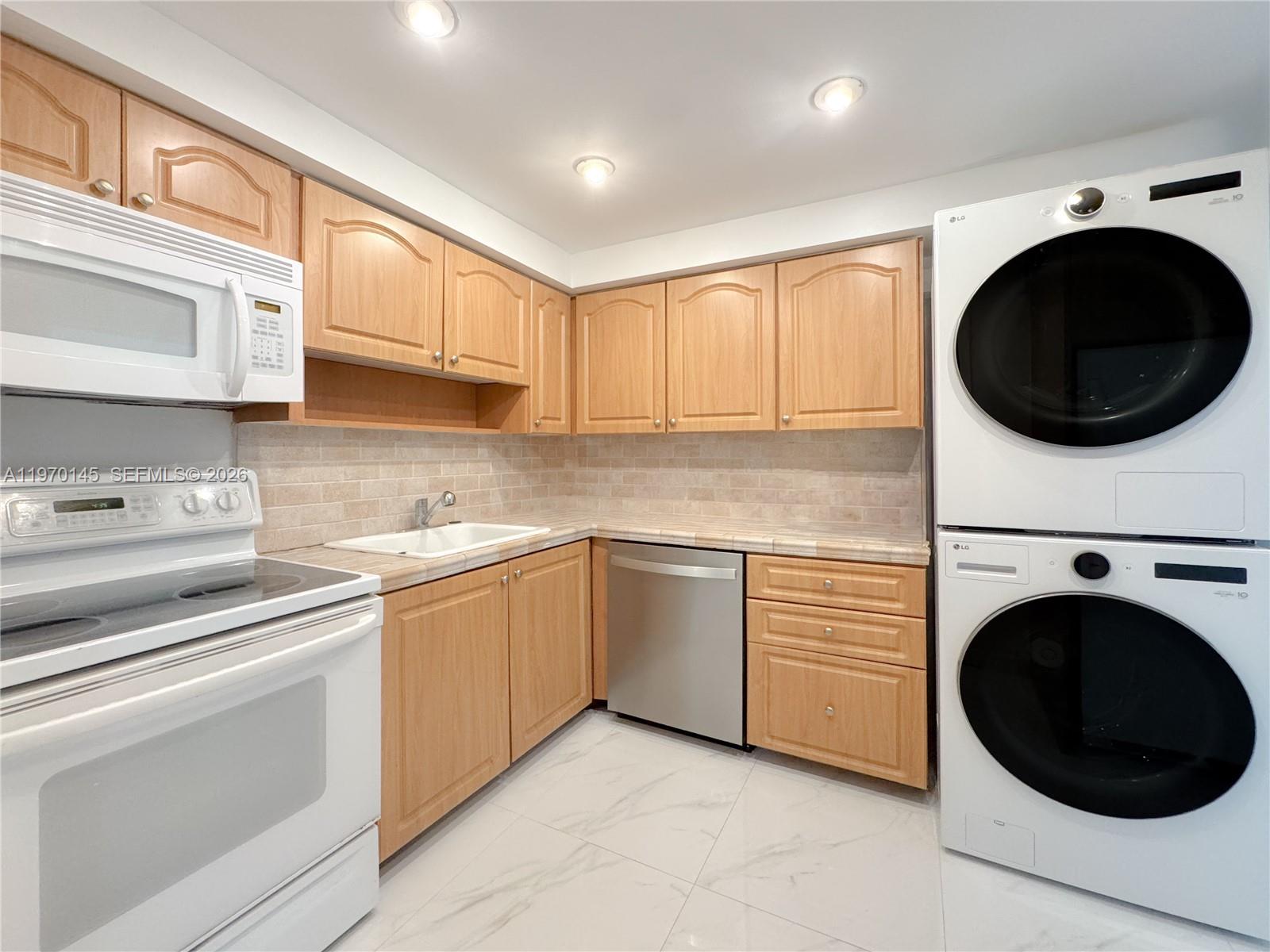 555 Crandon Blvd #82 Key Biscayne, FL 33149