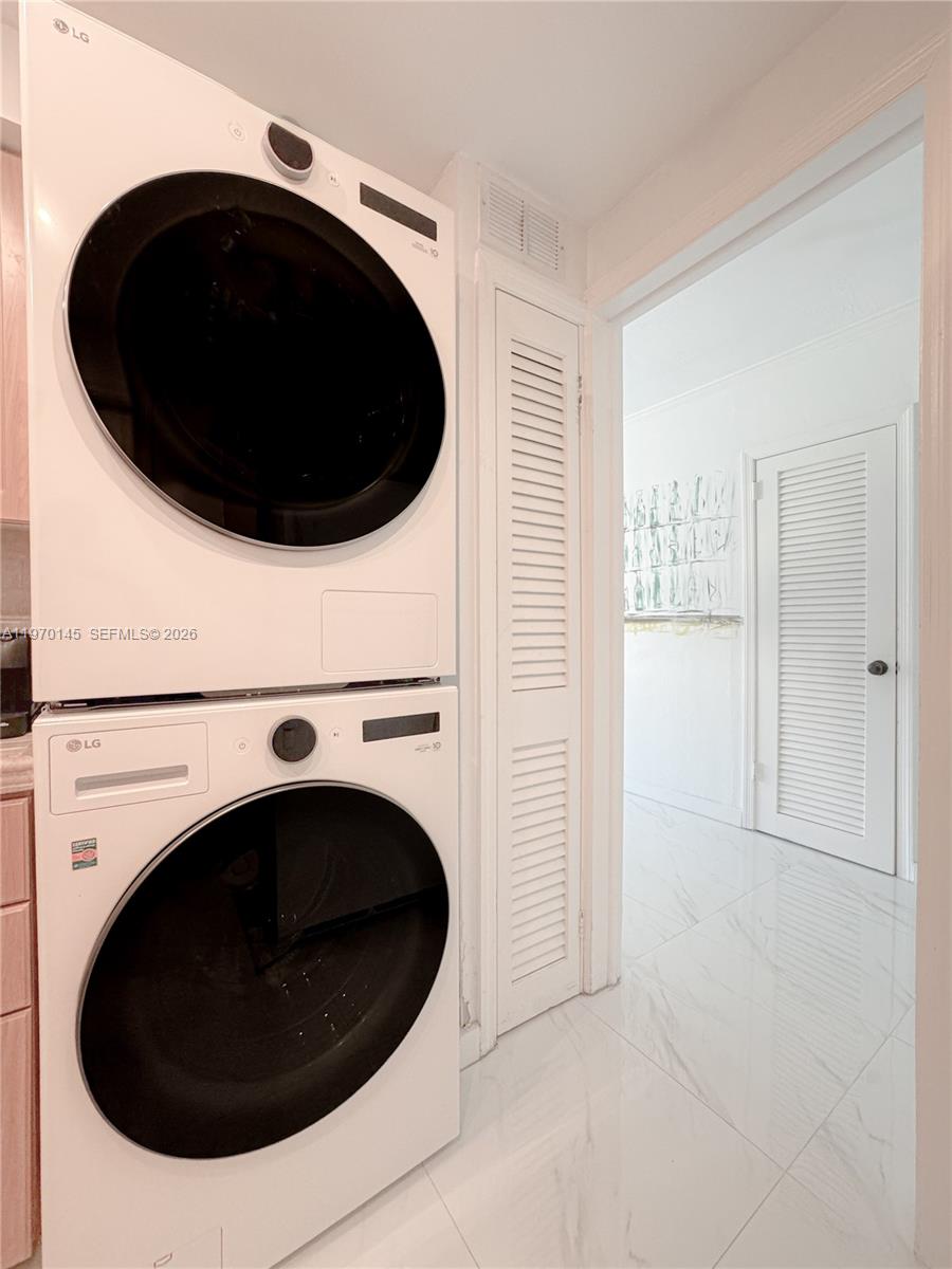 555 Crandon Blvd #82 Key Biscayne, FL 33149