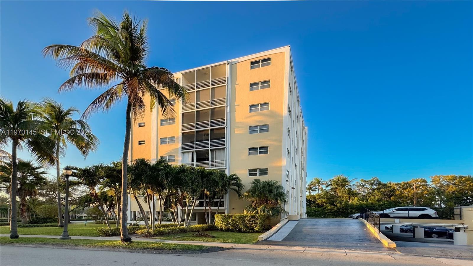 555 Crandon Blvd #82 Key Biscayne, FL 33149