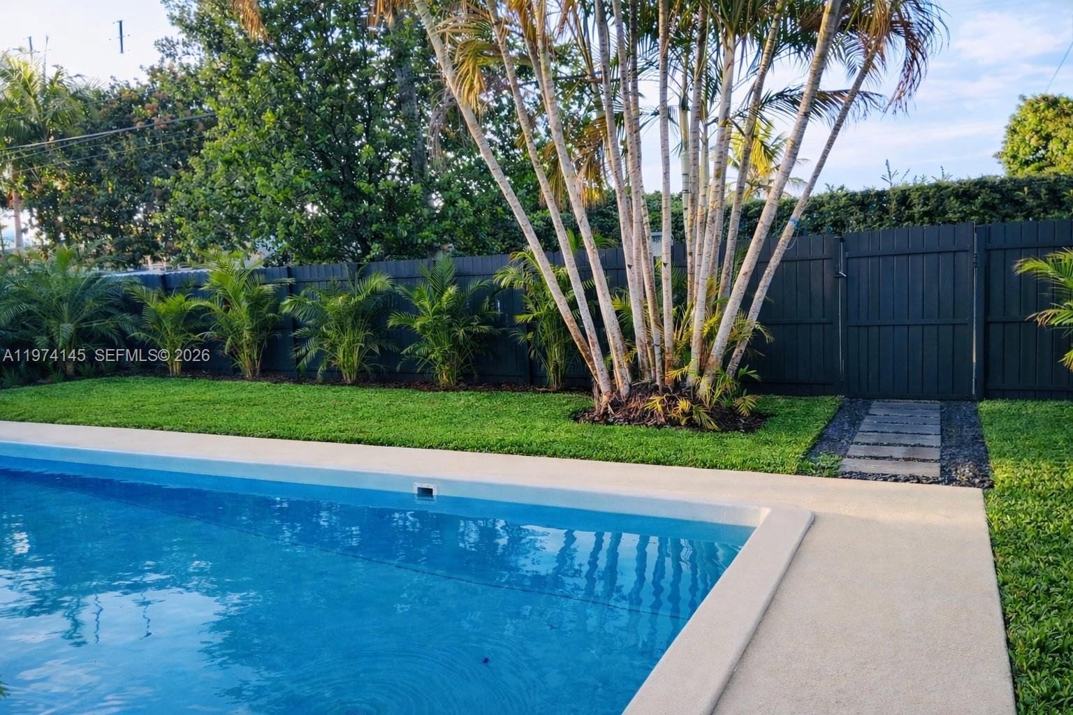 1645 NE 180th St North Miami Beach, FL 33162