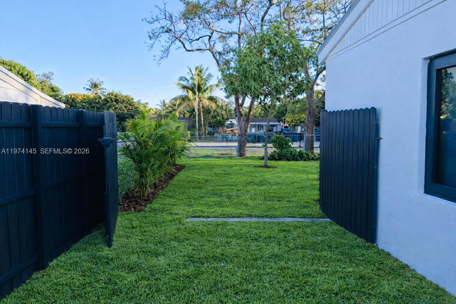 1645 NE 180th St North Miami Beach, FL 33162